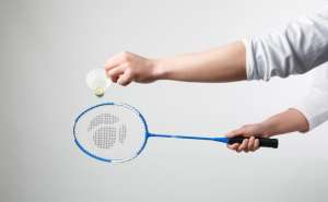 打羽毛球有助于减肥瘦身要注意姿势